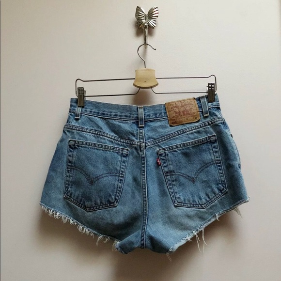 Levis cut off shorts - Picture 2 of 5